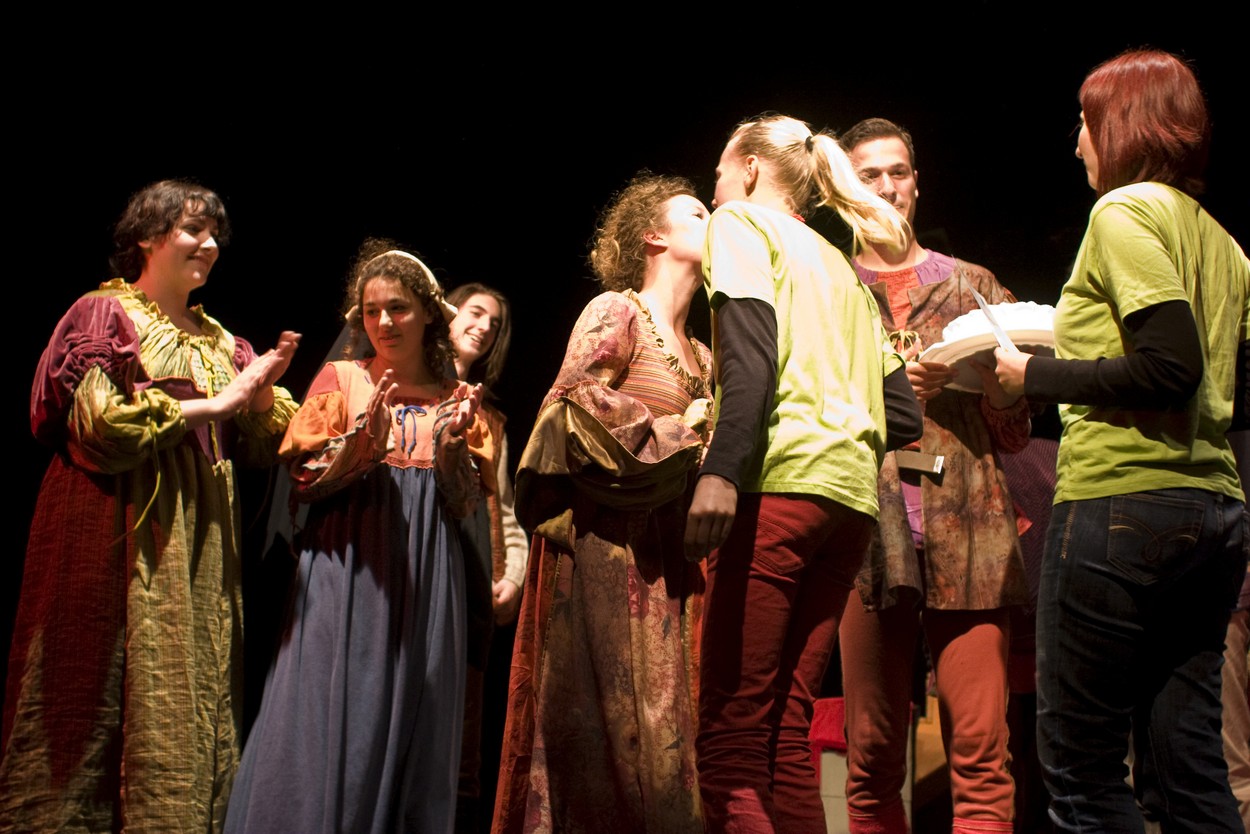 Sisak, 210508. Kazalisna predstava Romeo i Julija, Dramski studio mladih, Hvar. Foto: Miroslav Kis / Cropix