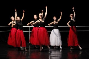 Read more about the article Plesači obnavljaju plesne sekvence iz predstave Alisa