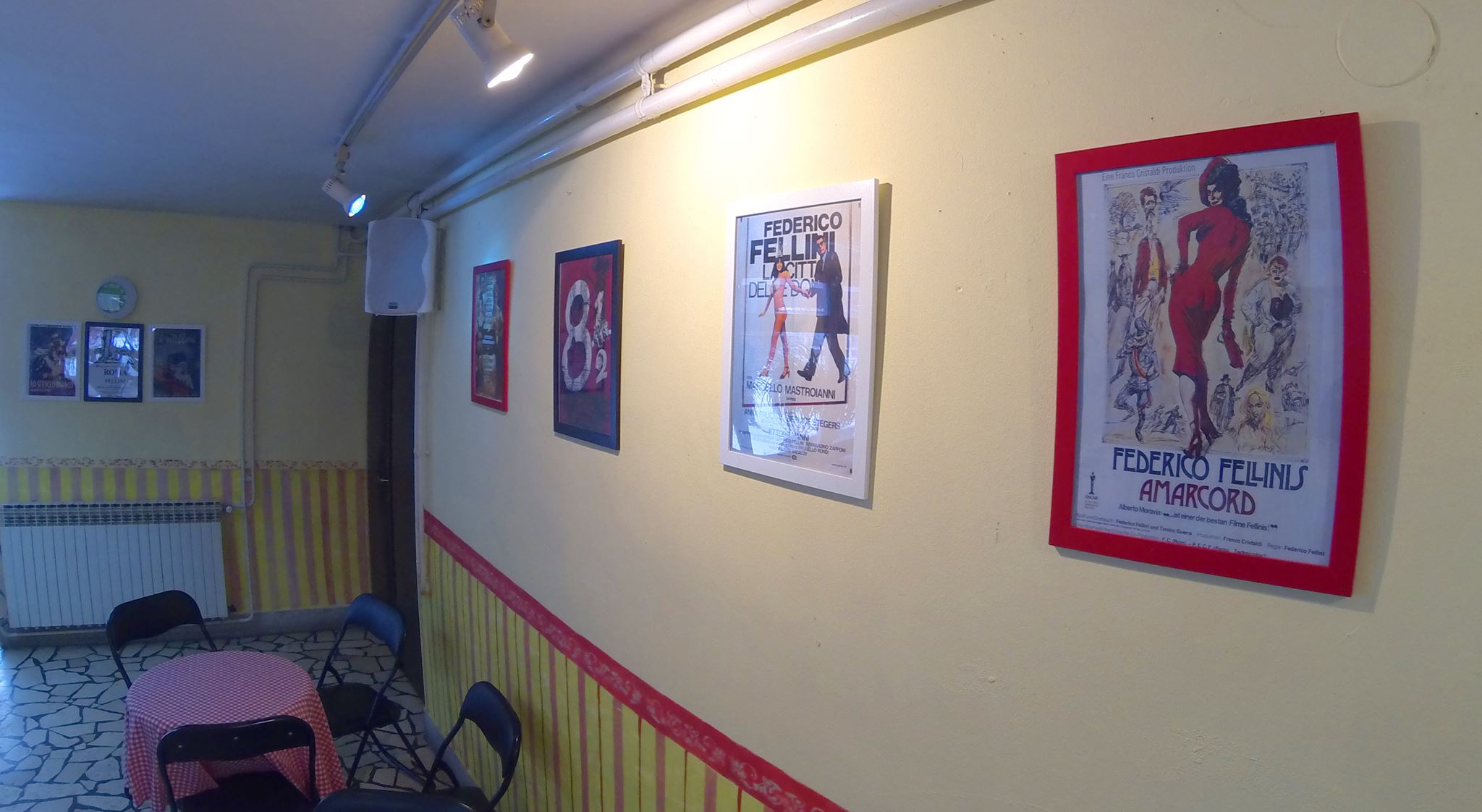 You are currently viewing Izložba filmskih plakata Federica Fellinia u Kazalištu 21