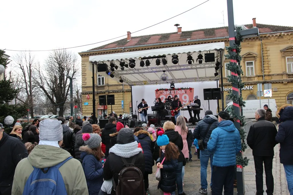 Trenutno pregledavate Doček dječje Nove godine kod sata