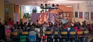 Read more about the article ” I drvo je bilo sretno” Teatra Exit zaigralo je za učenike OŠ 22.lipanj