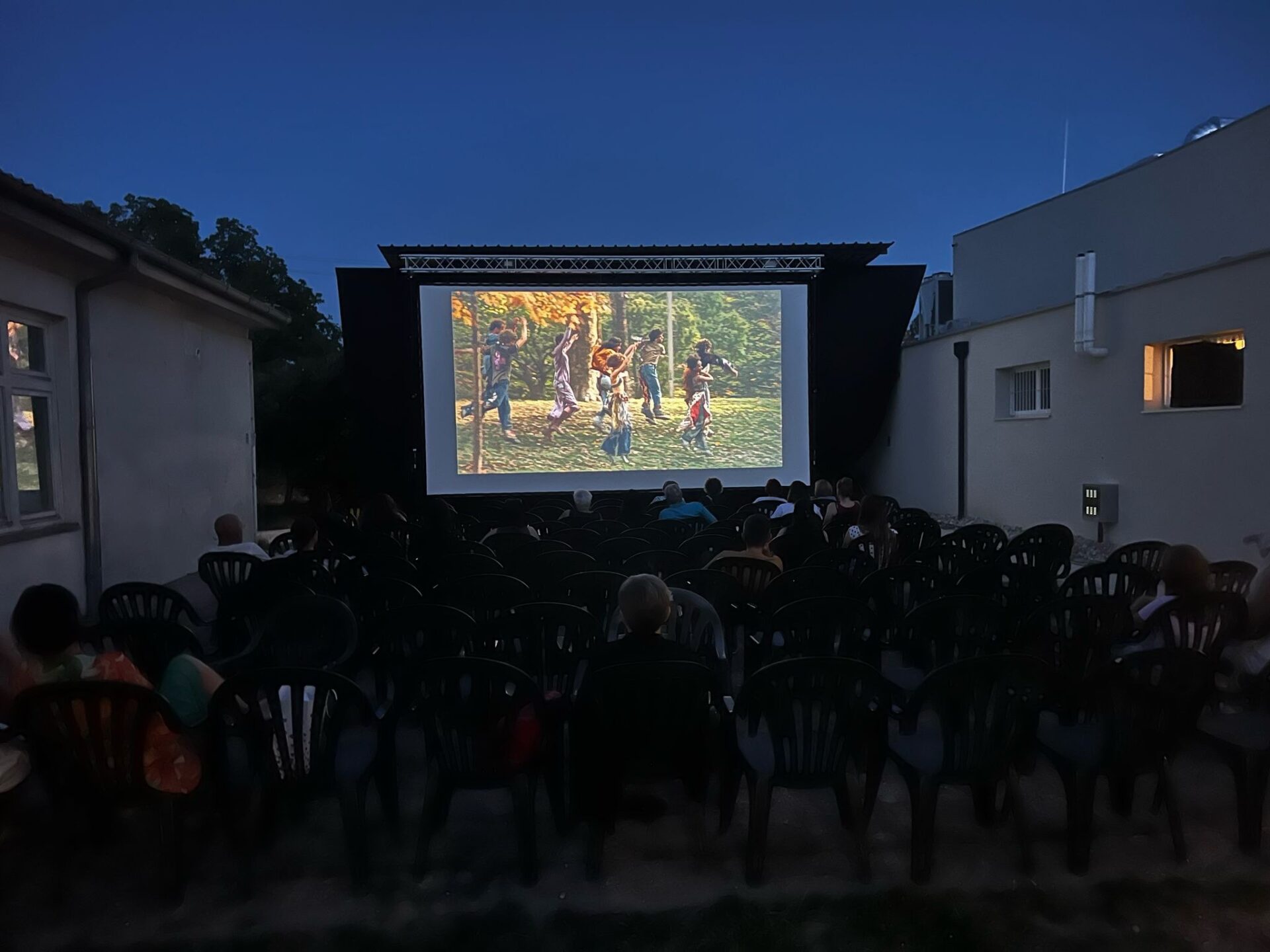 Trenutno pregledavate Kultnim filmom “Kosa” završeno Ljetno kino KULturnog ljeta KKVa