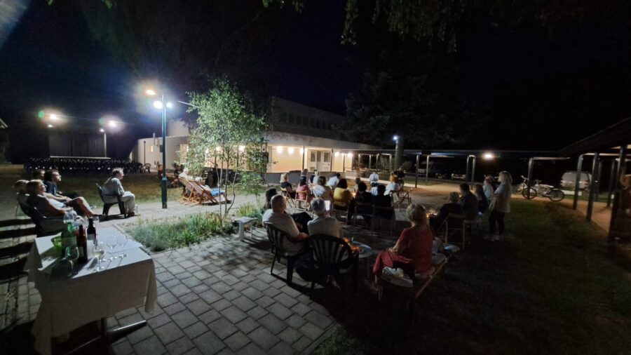 Pročitajte više o članku Neformalna poetska večer “Krivo je more” održana na KULturnom ljetu KKVa