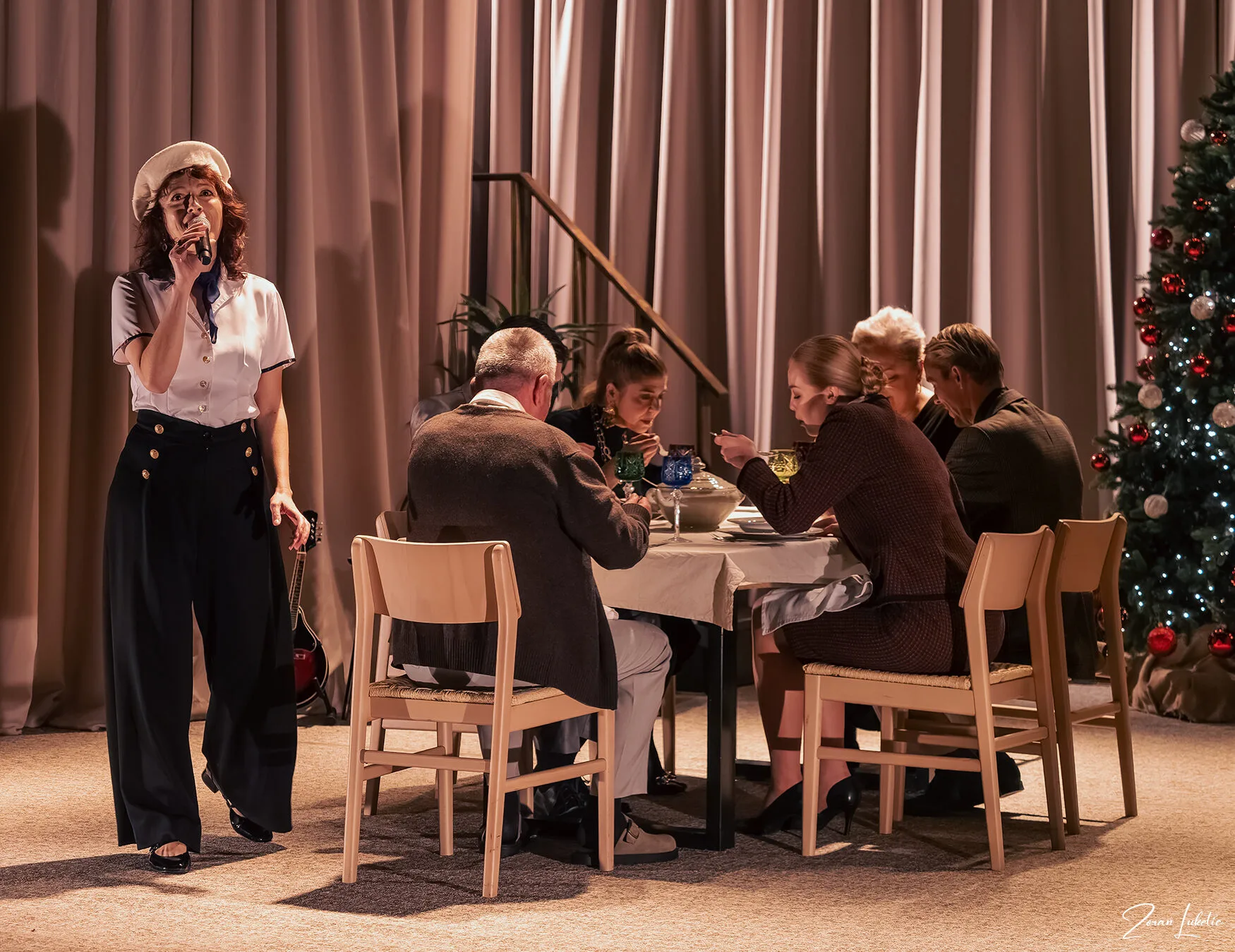 Trenutno pregledavate Nova predstava “U očekivanju oca” upriličena u Noći kazališta 2025