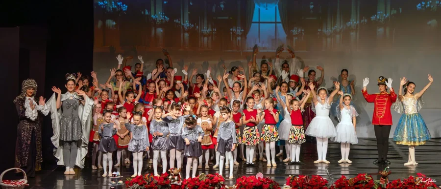 Pročitajte više o članku Božićna plesna produkcija “Orašar” oduševila publiku