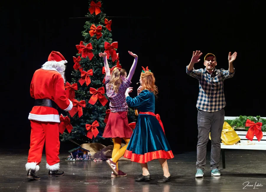 Pročitajte više o članku Blagdanska predstava “Čarobni božićni sat” izvedena u Domu INA rafinerije