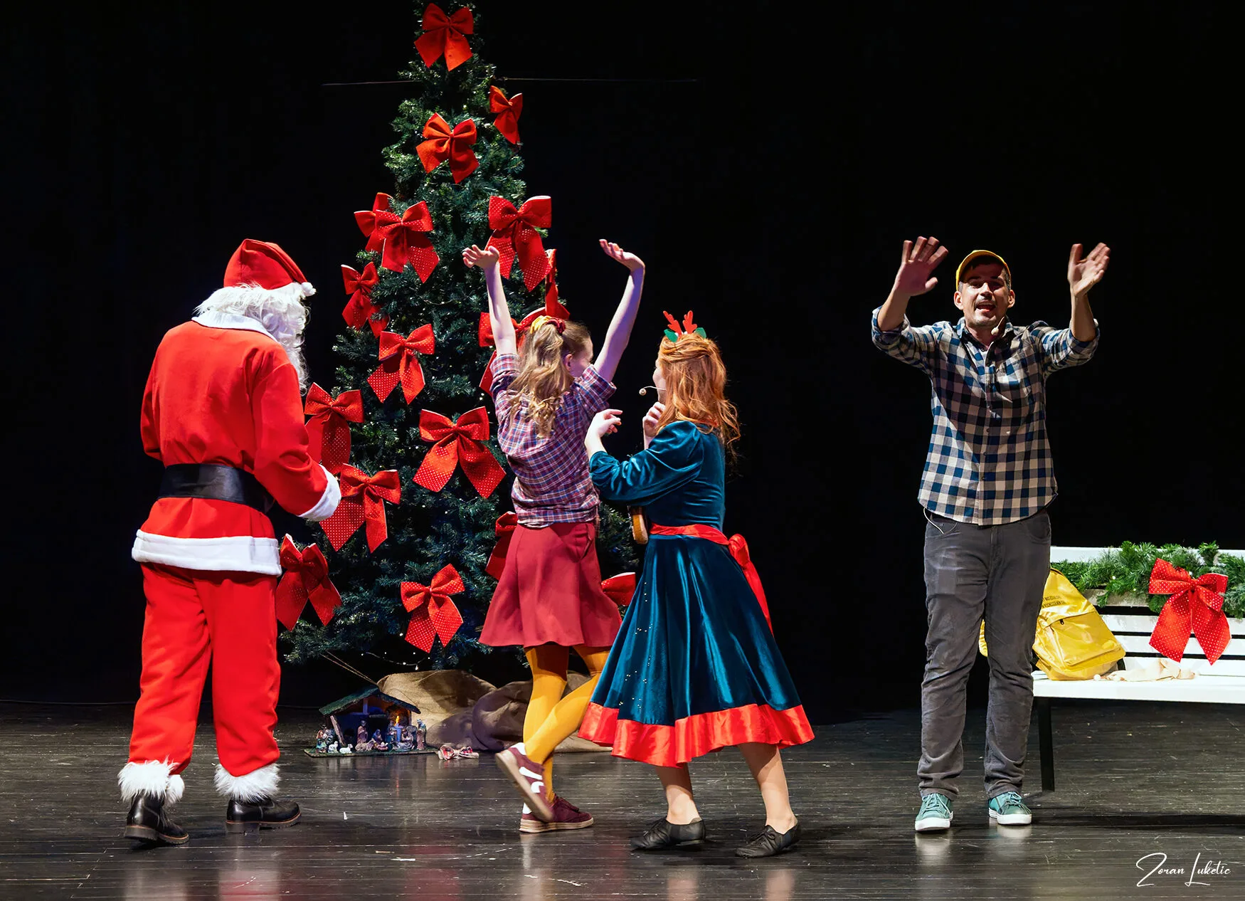 Trenutno pregledavate Blagdanska predstava “Čarobni božićni sat” izvedena u Domu INA rafinerije