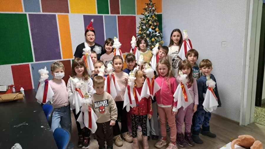 Pročitajte više o članku Održana lutkarska radionica “Lutkasti Božić” u Kazalištu 21