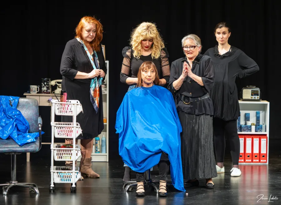 Pročitajte više o članku “Čelične magnolije” FAKin teatra i Scene Ribnjak gostovale su u Kazalištu 21