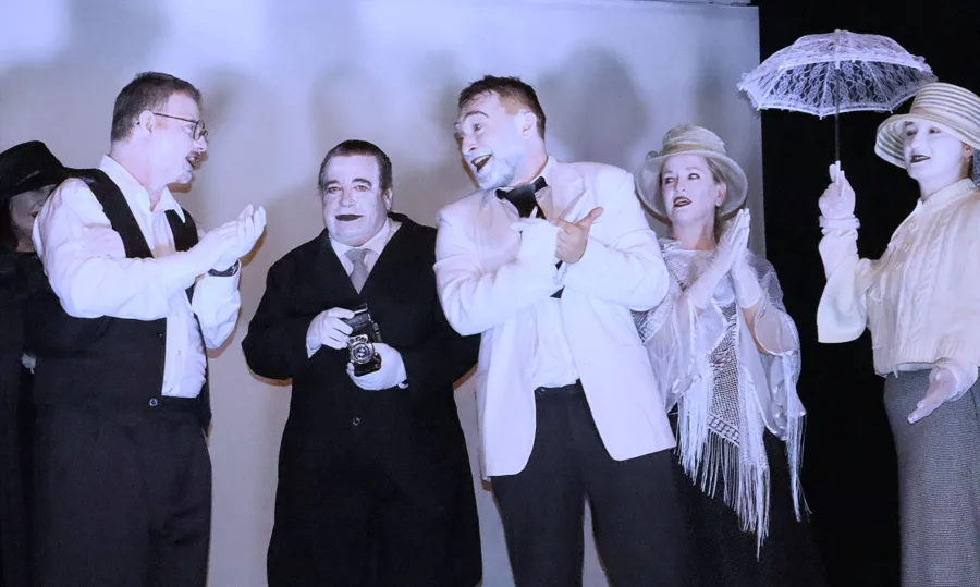 Pročitajte više o članku Češka beseda Sisak ima premijerni naslov “Nijemi film Deva kroz ušicu igle”