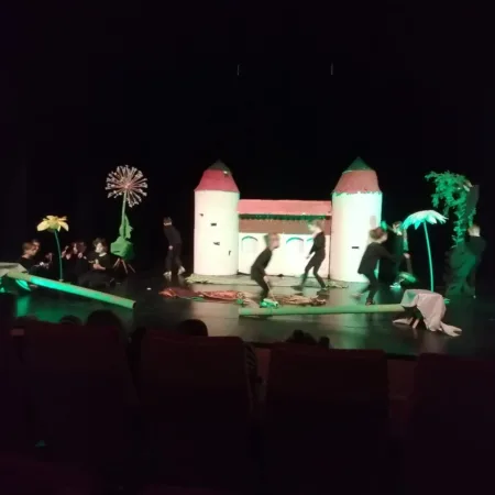 Mali lutkari smola 15 04 2026 01c