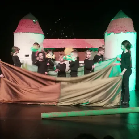 Mali lutkari smola 15 04 2026 01d