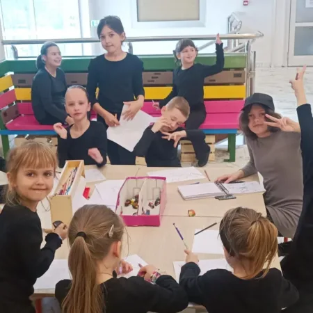 Mali lutkari smola 15 04 2026