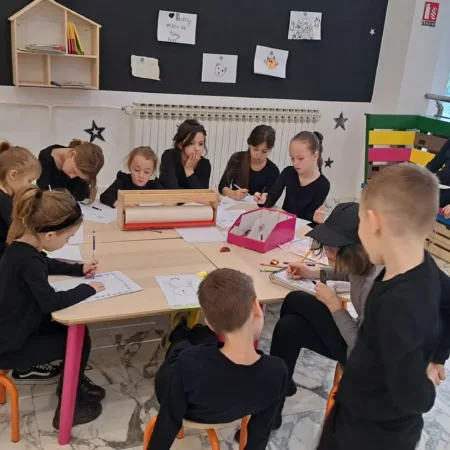 Mali lutkari smola 15 04 2026