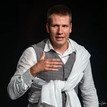 Autor Zoran Luketić Kulturno ljeto KKV a Kompletna istorija pozorišta (ukratko) 20.07.2026.